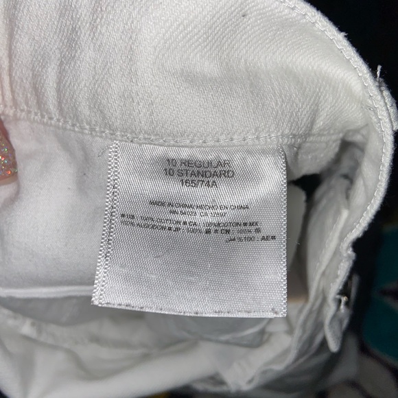 Old Navy Size 10 White Jean Shorts - Picture 3 of 3